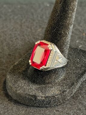 Vintage Art Deco 10K White Gold Ring with Emerald-Cut Ruby Stone